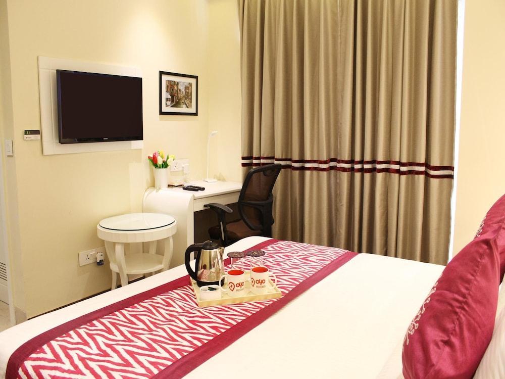 Hotel Picasso Prive Naraina Delhi - Couple Friendly Local Ids Accepted 3*