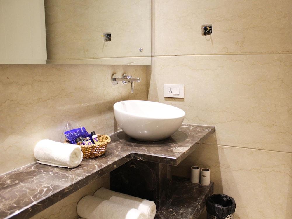 Picasso Prive Naraina Delhi - Couple Friendly Local Ids Accepted Hotel
