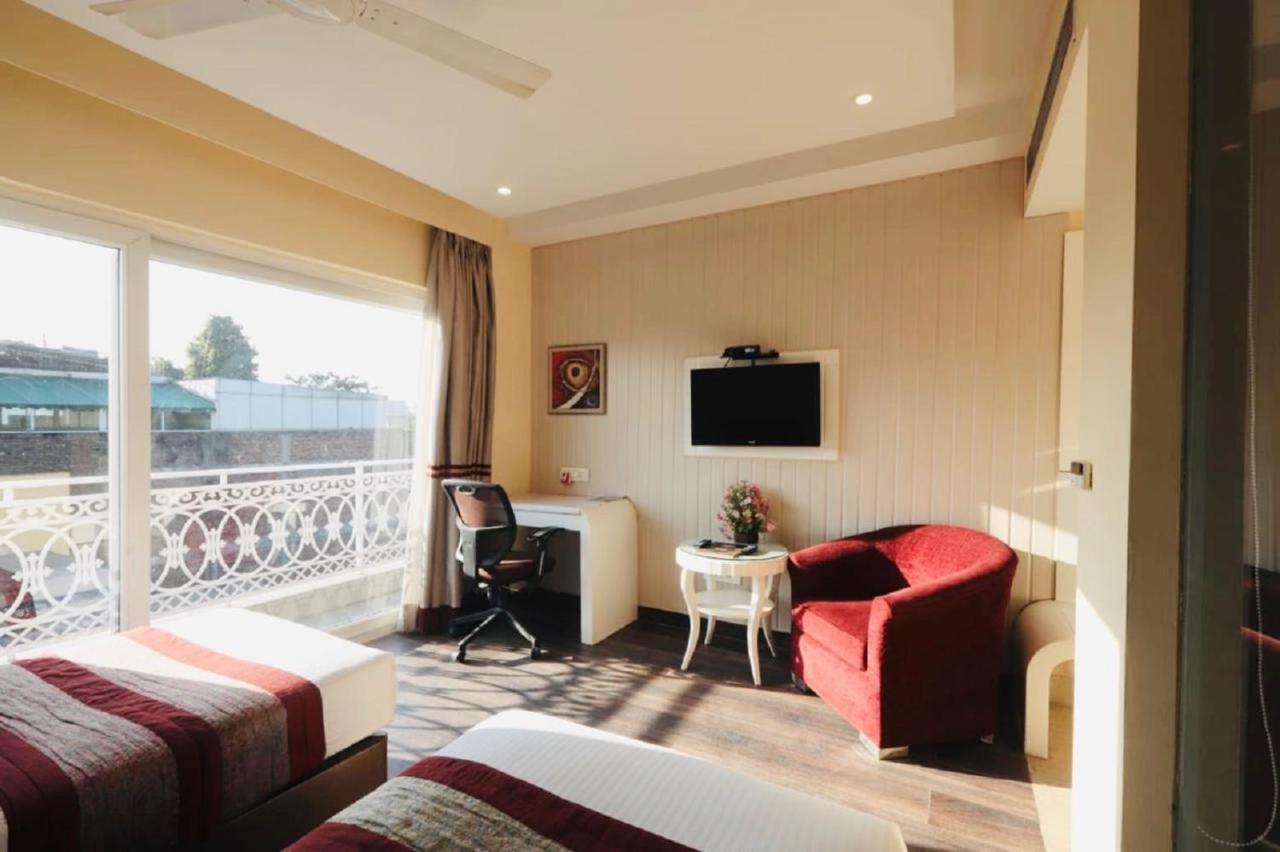 Picasso Prive Naraina Delhi - Couple Friendly Local Ids Accepted 3* New Delhi
