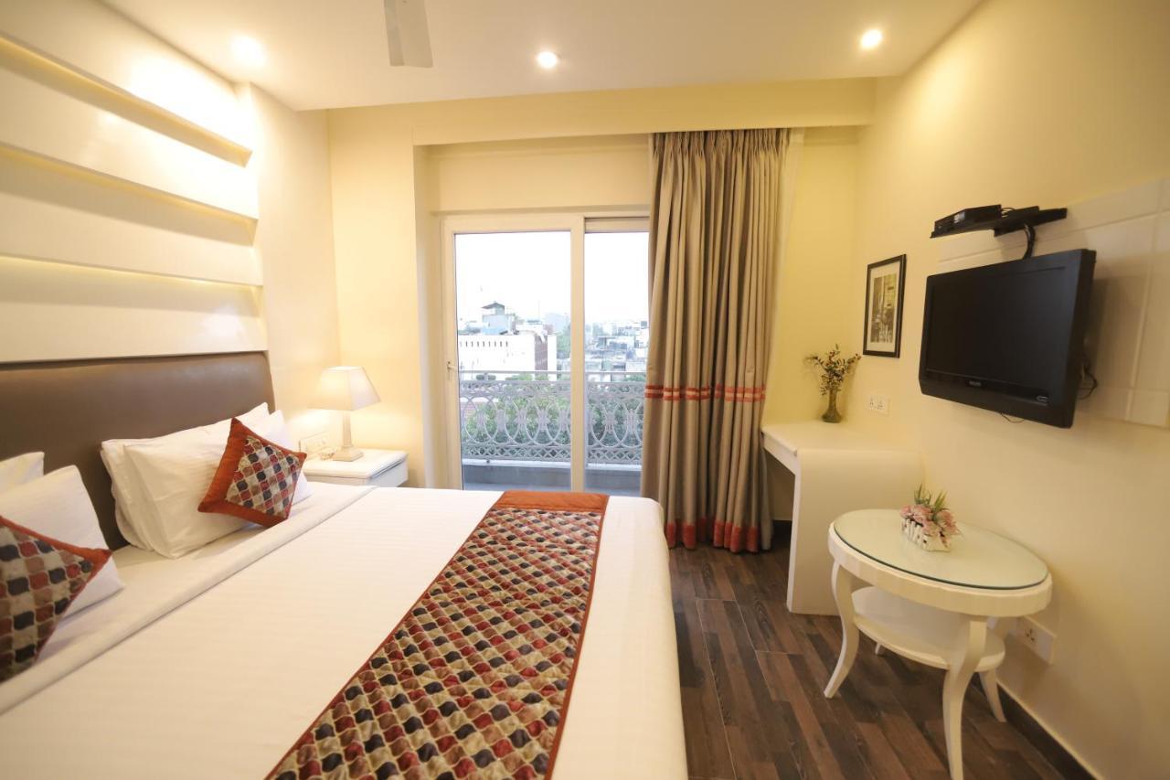 Hotel Picasso Prive Naraina Delhi - Couple Friendly Local Ids Accepted New Delhi