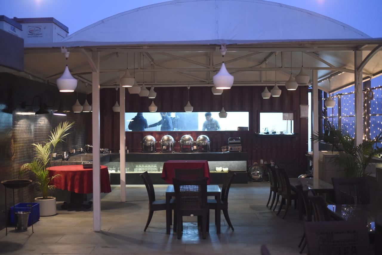Picasso Prive Naraina Delhi - Couple Friendly Local Ids Accepted
