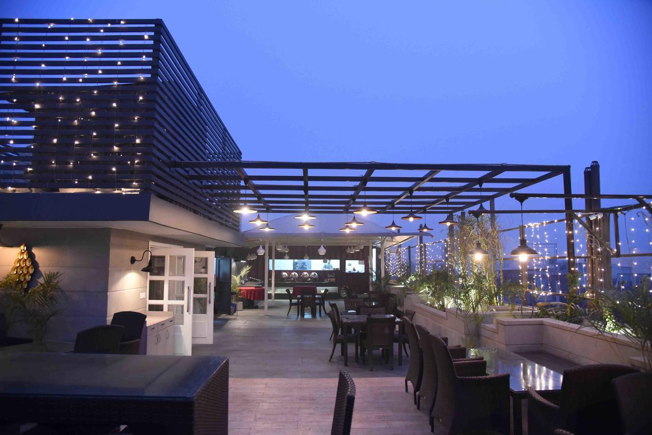 Hotel Picasso Prive Naraina Delhi - Couple Friendly Local Ids Accepted New Delhi